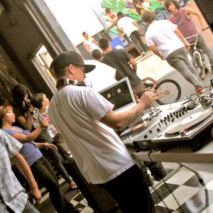 DJ